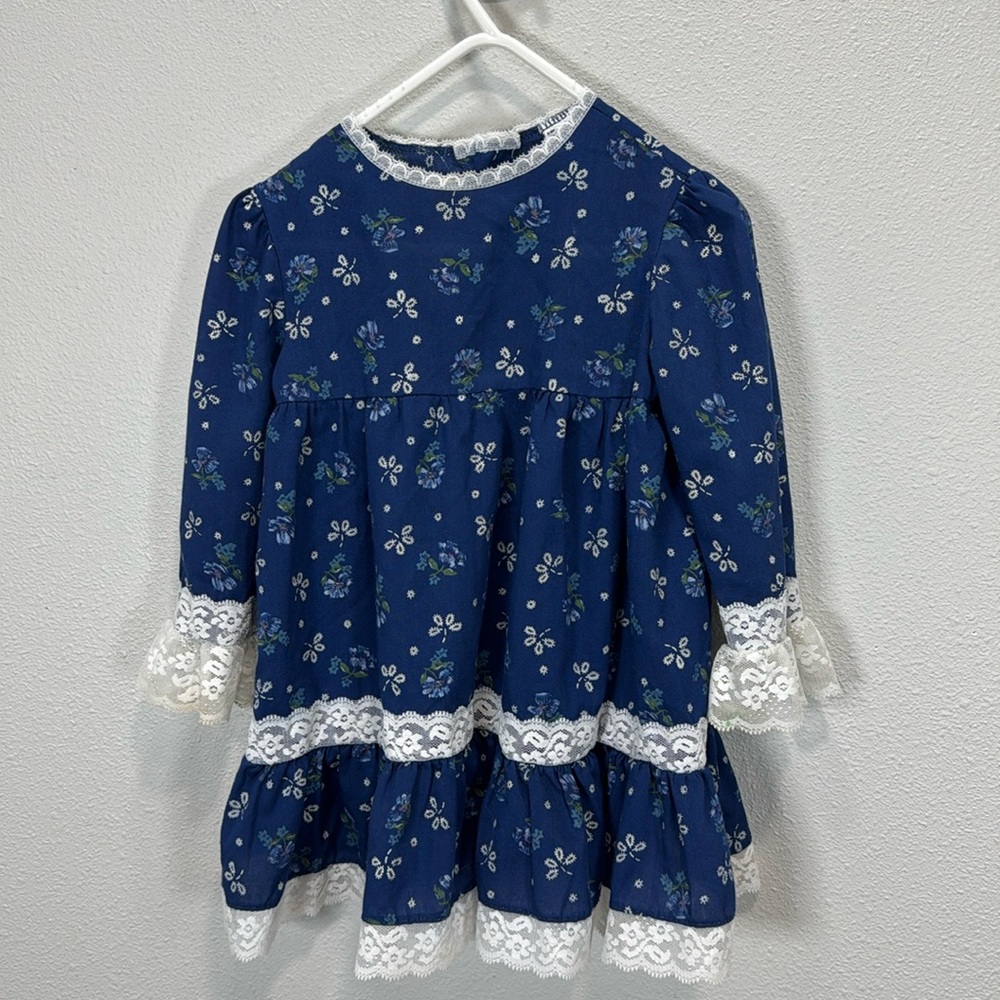 Montgomery Ward‎ vintage dress blue with lace cuffs and trim